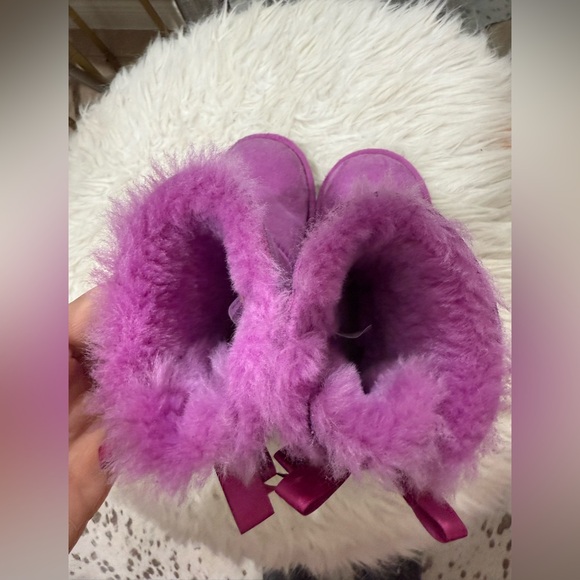 UGG Kids Fuchsia Boots with Bows - Picture 4 of 9